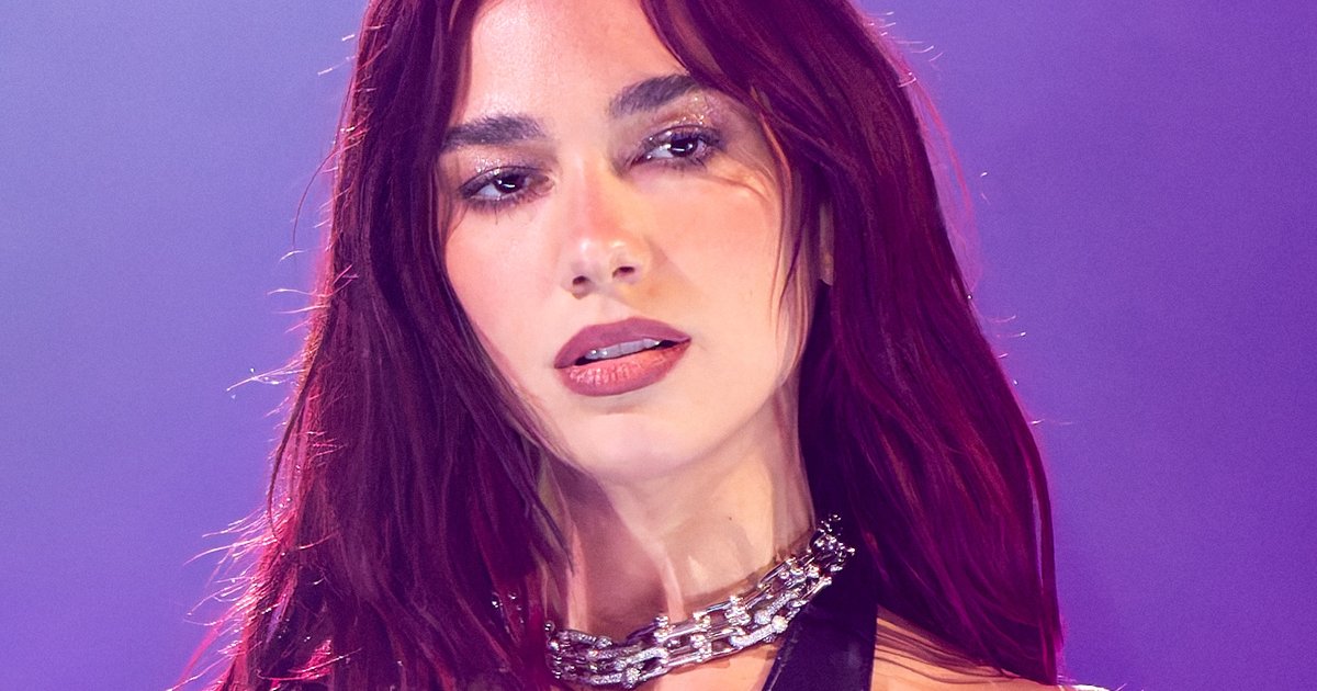 Dua Lipa në skenë në festivalin Glastonbury, 2024 (foto arkivi)