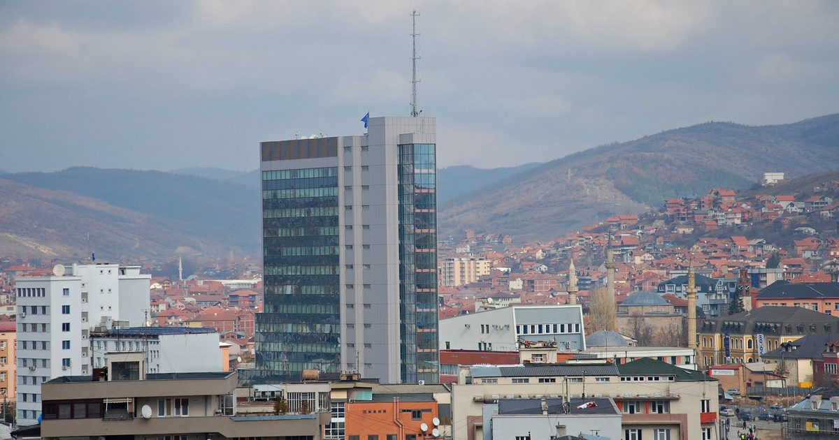 Pamje e përgjithshme e Prishtinës me ndërtesën e Qeverisë së Kosovës