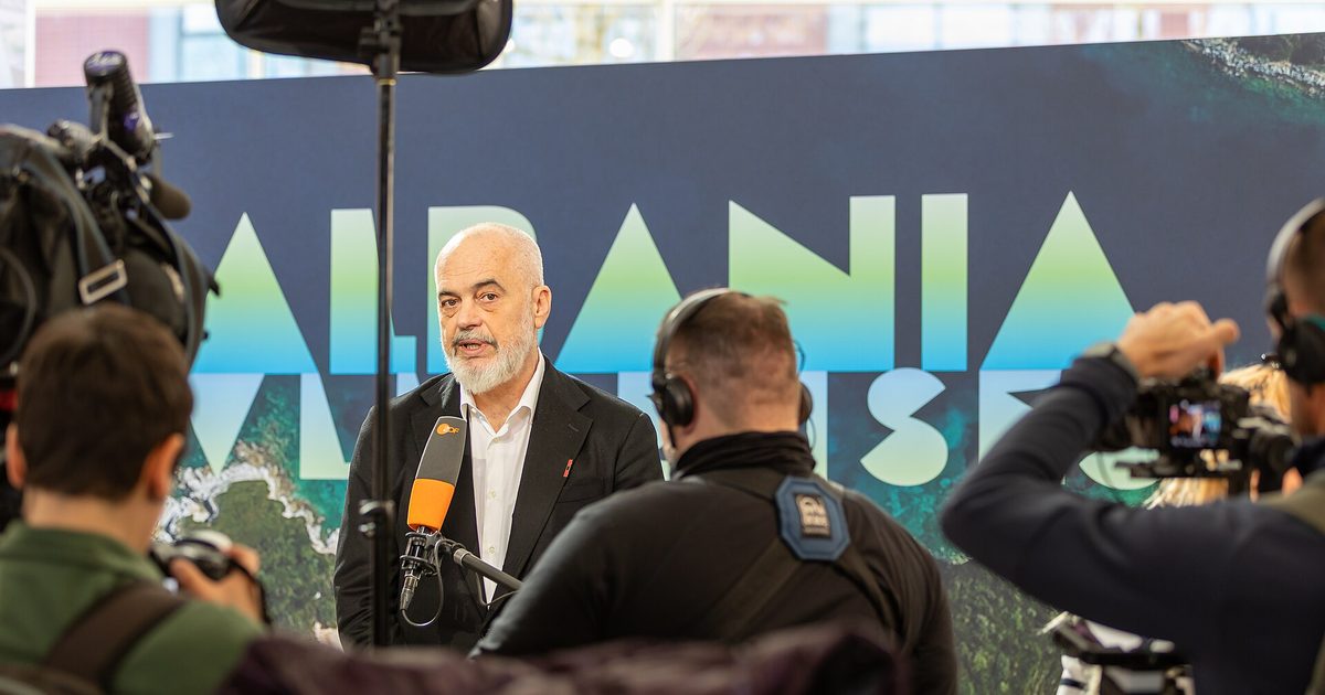 Kryeministri Edi Rama flet para gazetarëve në një konferencë për media (foto arkivi, 2025)